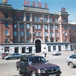Заводоуправление НЭВЗ. Завод работает с 1936 года Заводоуправление НЭВЗ. Завод работает с 1936 года